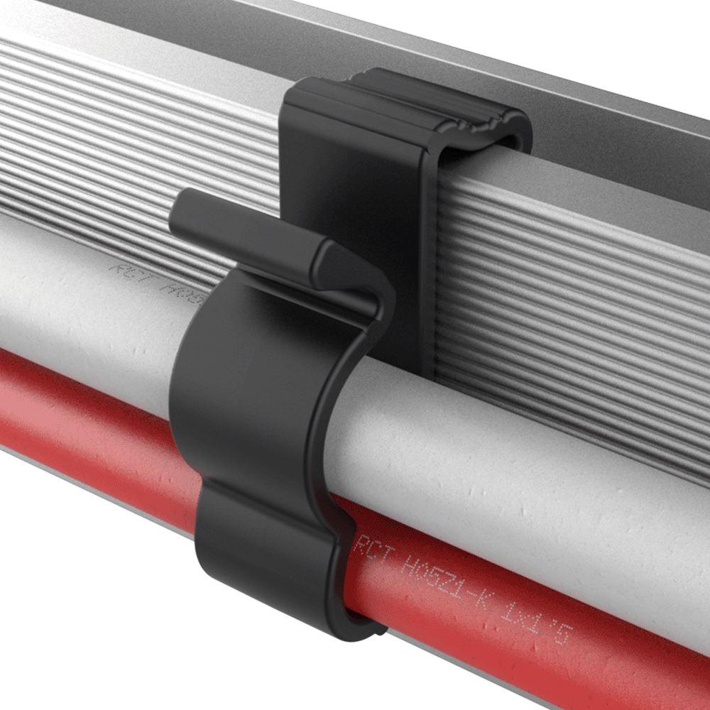 Clip de profilé structurel pour deux câbles hétérogènes